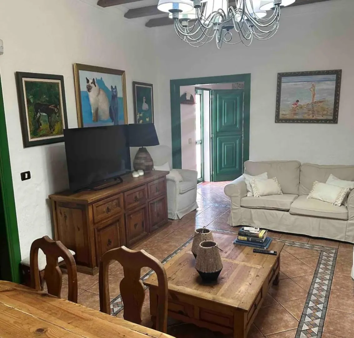 Holiday home La Finca. Casa En Ciudad. Zona Residencial Muy Tranquila Telde
